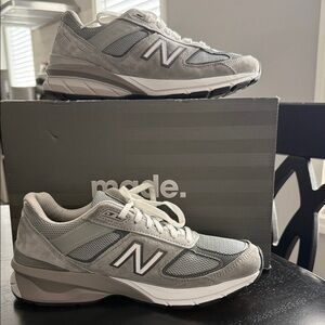 New Balance Men's Light Gray Sneakers